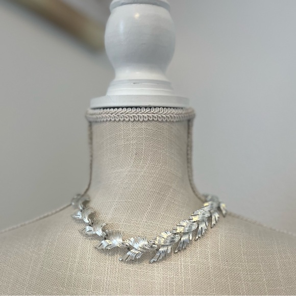 lisner Jewelry - Lisner Vintage Necklace